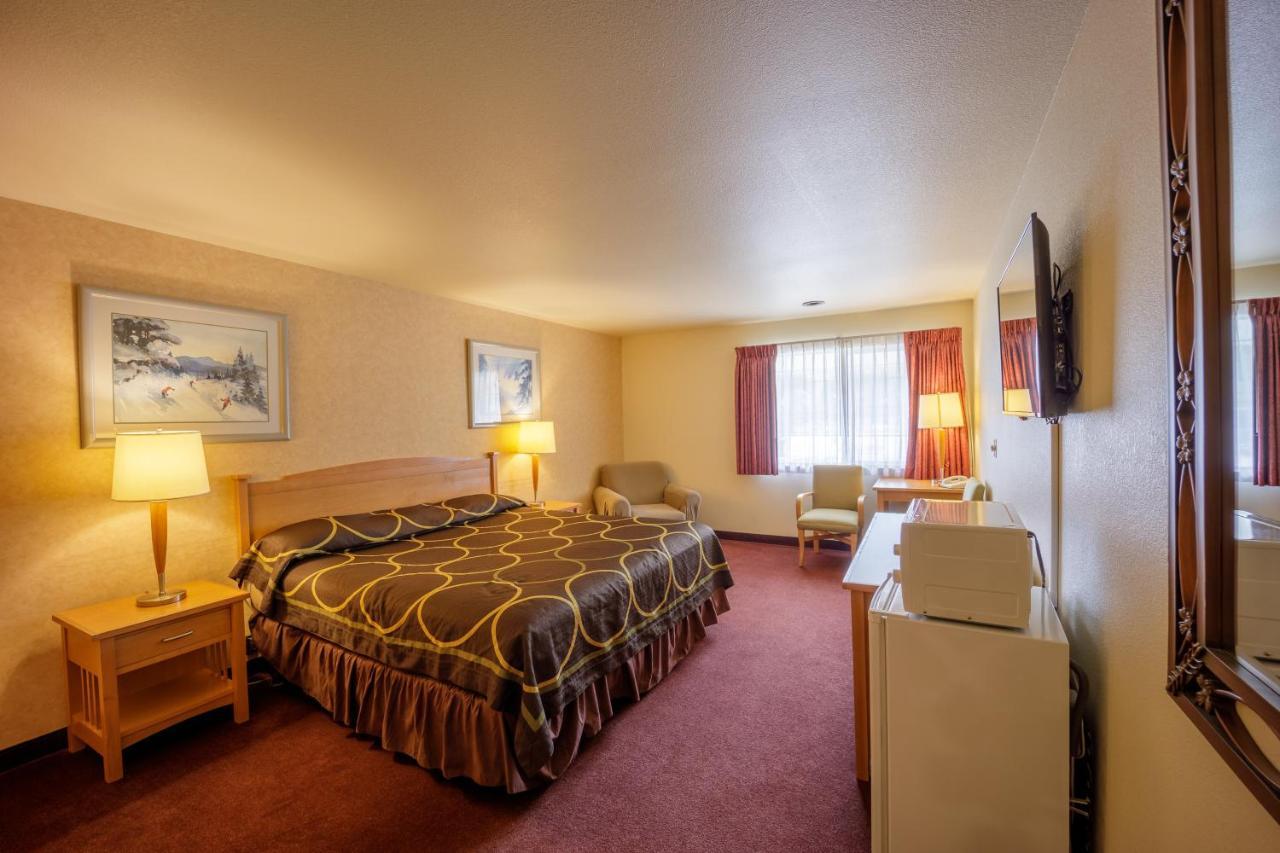 The Summit Inn Snoqualmie Pass